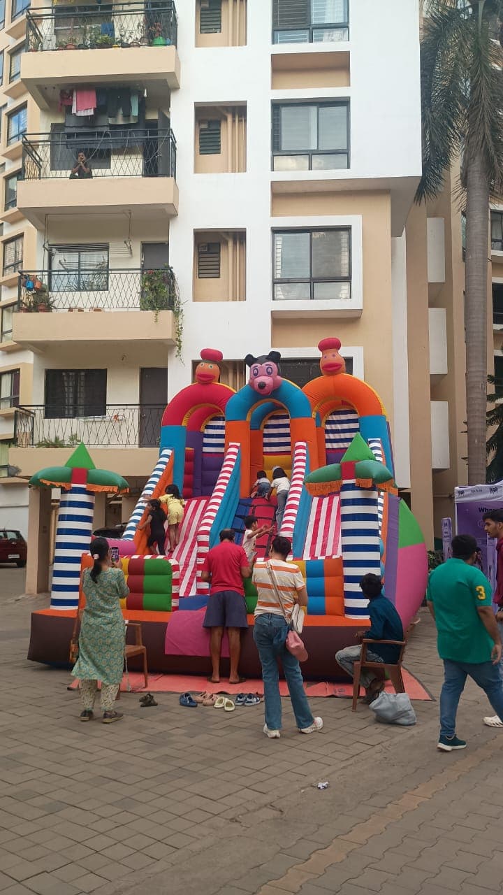 Children climbing the bouncy castle and inflatable play zone at the Wippi RWA activation